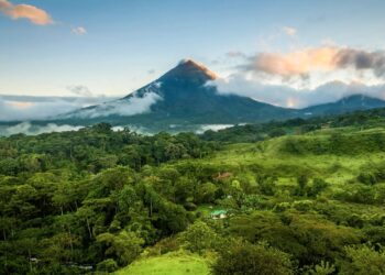 Costa Rica Opens Its Doors: Welcoming Illegal Immigrants from the U.S