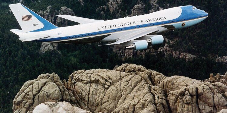 President Biden Escapes to Paradise: Air Force One Lands in Saint Croix for a Holiday Getaway!