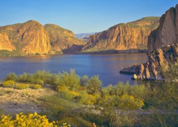 Discover Why This Arizona Lake is a Must-Visit Destination in the U.S.!
