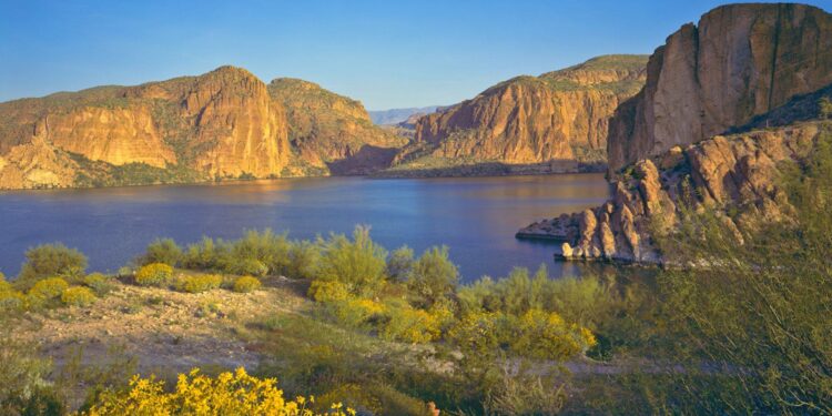 Discover Why This Arizona Lake is a Must-Visit Destination in the U.S.!
