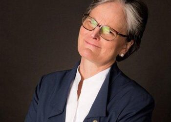 Trailblazer Tori Murden: A Historic Journey in 1999