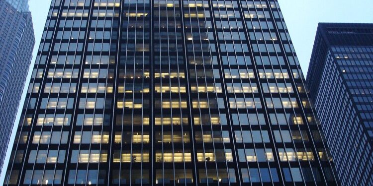 JPMorgan Accuses Ex-Governor’s Wife of Complicity in Jeffrey Epstein’s Crimes