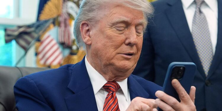 Trump Mobile Drops ‘Made in the USA’ Label for $499 T1 Smartphone!