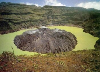 St. Vincent Erupts: A Spectacular Ash Cloud Envelops the Caribbean Paradise
