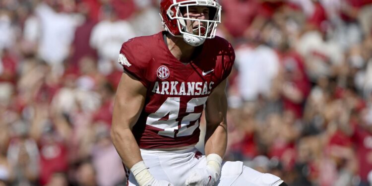 Drew Sanders Dazzles: Arkansas Linebacker Clinches Coveted All-American Title!