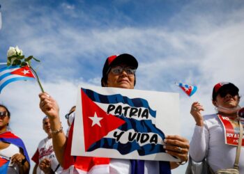 Unite for Change: Cuban Americans Rally to Lift the US Embargo!