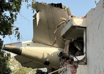 Heartbreaking Plane Crash Near Roatan, Honduras: 12 Lives Lost, 5 Survivors Found