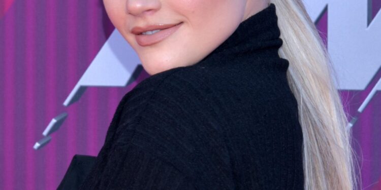 Witney Carson and Carson McAllister’s Enchanting Getaway to a Caribbean Paradise!