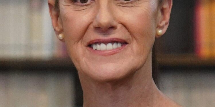 Mexican President Challenges El Chapo’s U.S. Lawyer in Bold Defamation Showdown Against Cartels