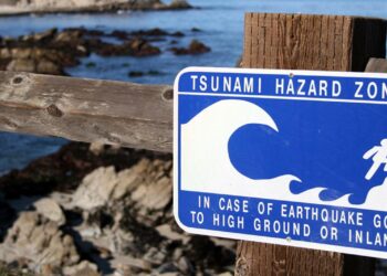 Breaking News: 7.3 Magnitude Earthquake Triggers Urgent Tsunami Alert Along US Coast!