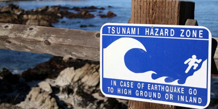 Breaking News: 7.3 Magnitude Earthquake Triggers Urgent Tsunami Alert Along US Coast!