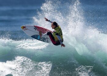 Catch the Perfect Wave: Your Ultimate Guide to Surfing Bermuda’s Breathtaking Beaches!