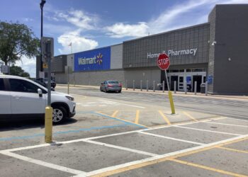 Walmart Leads the Charge: Innovative Green Hydrogen Fuel Cell Truck Trials in Chile!