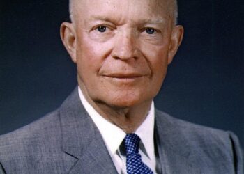 Confronting the Crisis: Eisenhower’s Daring Move to Send Federal Troops to Little Rock