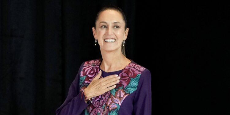 Sheinbaum Aims to Strengthen Ties with Latin America at CELAC Summit in Honduras