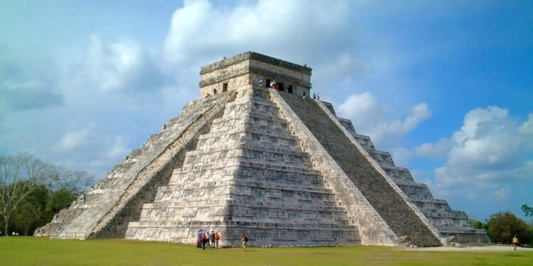 Tourism Soars in Mexico, Dominican Republic, and Hawaii as Hurricane Erin Approaches the East Coast!