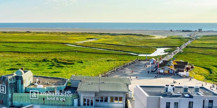 Secrets and Shadows: The Americans Who Betrayed Their Country for Cuba