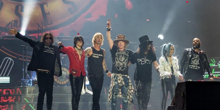 Guns N’ Roses Ignites Costa Rica: An Unforgettable Kickoff to Their Latin American Tour!
