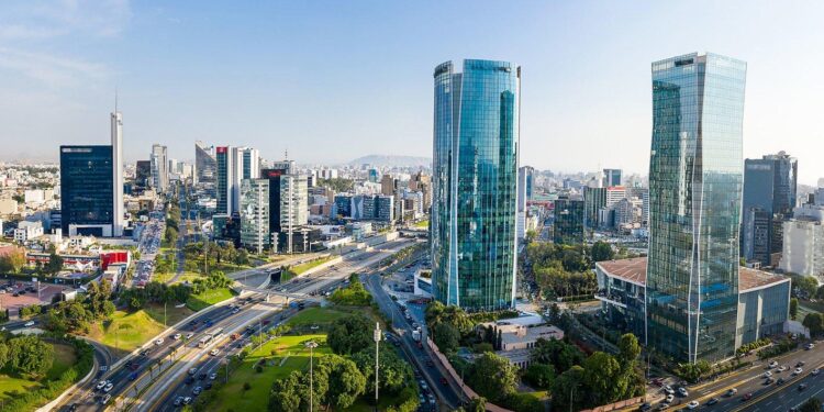 Peru’s Economic Outlook: Navigating Challenges Ahead After February’s Disappointing Forecasts