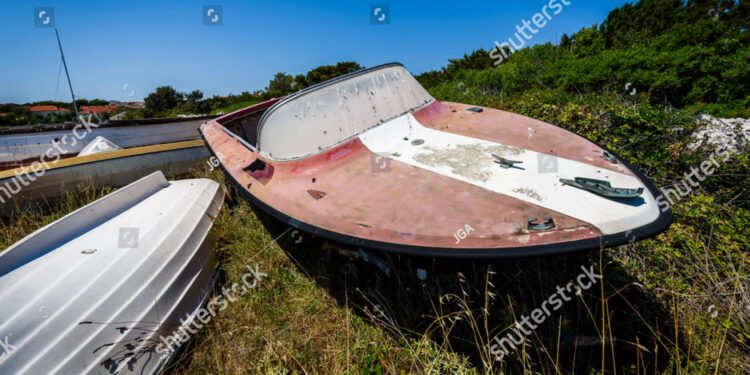 U.S. Navy Takes Down Speedboat Loaded with 1,000 Kilos of Cocaine!