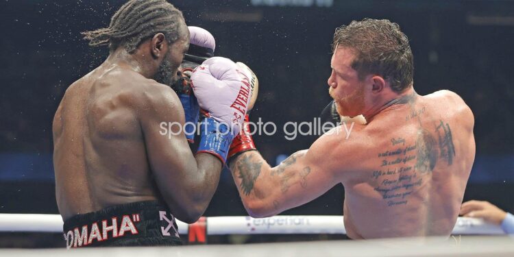 Epic Showdown: América vs. Guadalajara Steals the Spotlight from Canelo Alvarez vs. Terence Crawford!