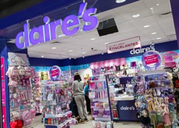 Claire’s to Close Nearly 300 US Stores: Find Out Which 7 Arizona Locations Are Impacted!