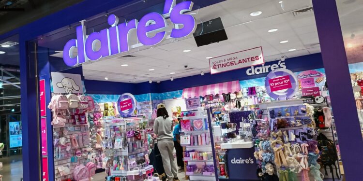 Claire’s to Close Nearly 300 US Stores: Find Out Which 7 Arizona Locations Are Impacted!