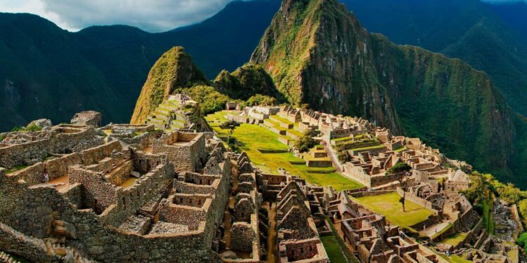 Peru’s Crime Crisis: A Pivotal Turning Point for Populism or Reform?