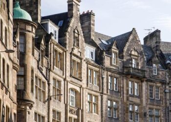 Conquering Fears: Duchess of Edinburgh Takes on the World’s Largest Tarantula in Peru!