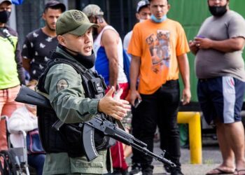 Venezuelan Military Readies for Action as U.S. Invasion Fears Rise Amid Guyana Tensions