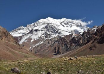 Andy Summers Takes Us Behind the Scenes of the Legendary Montserrat Sessions in ‘Under the Volcano