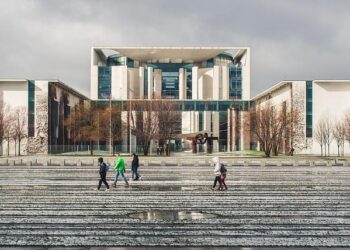 Bolivia’s Political Landscape Transforms: Centrist Candidate Surges as Voters Turn Away from Socialism