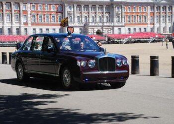 Discover the Magic of Queen Elizabeth’s Enchanting Visit to Anguilla!