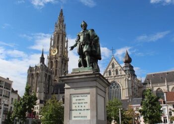 Gustavo Petro Calls Nicolás Maduro a Dictator While Downplaying Drug Ties: A Bold Move in Colombian Politics