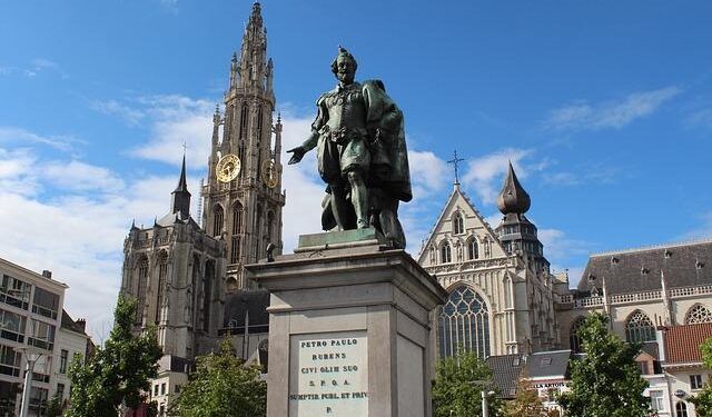 Gustavo Petro Calls Nicolás Maduro a Dictator While Downplaying Drug Ties: A Bold Move in Colombian Politics