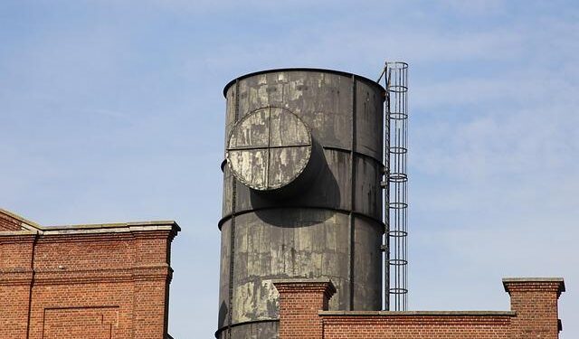 Travel Turmoil: US Flight Cuts Raise Concerns for Cayman Island Adventurers