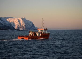 Trump Administration Moves Ahead with Controversial Arctic Oil Lease Sale Despite Government Shutdown