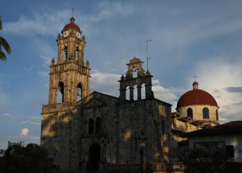 Join the Festivities: Guadalupe Pilgrims Gather in Mexico City for a Colorful Celebration!