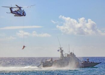 Heroic Coast Guard Operation: 31 Migrants Rescued and Safely Transferred to the Bahamas!