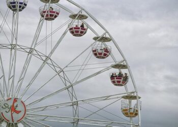 Unleash the Fun: 20 Epic Theme Parks You Can’t Miss in North America!