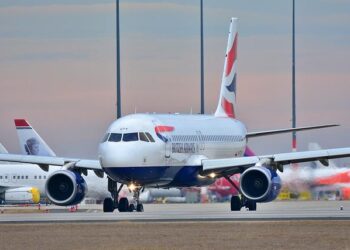 US Airlines Suspend Caribbean Flights Due to Venezuela’s Airspace Turmoil