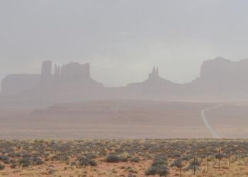 Phoenix in Turmoil: Massive Dust Storm Causes Widespread Power Outages and Flight Delays
