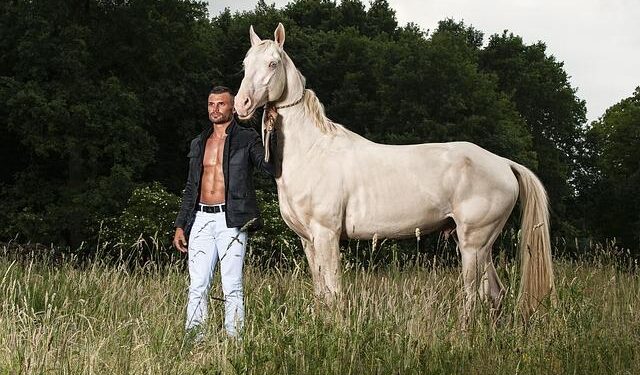 Eric Dickerson’s Provocative Opinion: Bad Bunny Should Embrace Puerto Rico If He’s Not a U.S. Fan!