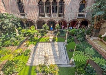 Unveil the Magic of Martha Stewart’s New England Escape: A Charming Travel Paradise Awaits!