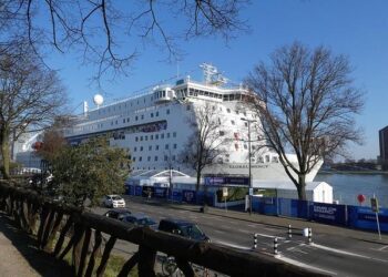 Trump’s Ambitious Hospital Boat Proposal for Greenland Faces Staunch Opposition!