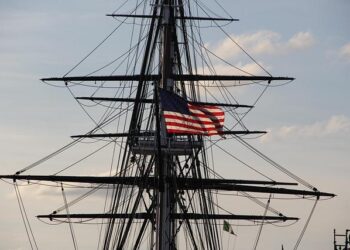 Breaking Barriers: The First American Warship Docks in Trinidad and Tobago Amidst Escalating Tensions with Venezuela