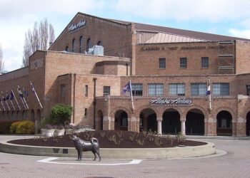 Massive IT Outage Grounds Alaska Airlines Flights Nationwide!