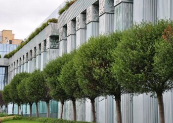 Supreme Court Decision Boosts Christian Counselor’s Rights, Sparks Debate on LGBTQ+ Protections