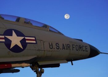 Intense Showdown: US Fighter Jets Face Off Against Russian Warplanes Near Alaska!