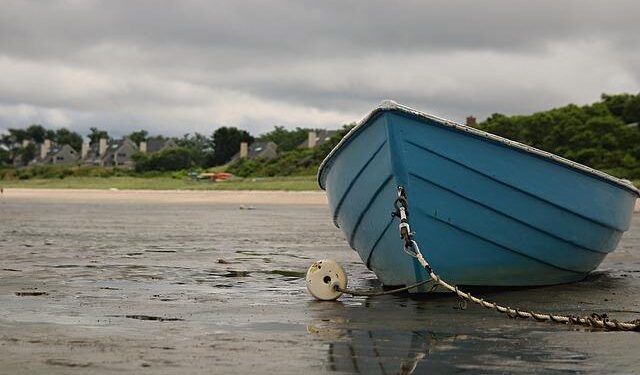 Skyrocketing Airline Fares: Canada Faces Rising Costs Amid Oil Supply Challenges and Global Tensions